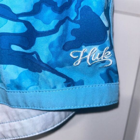 Huk Women's Tropic Quick-Drying Shorts Blue Camo Size 12 Casual Summer - Picture 3 of 5